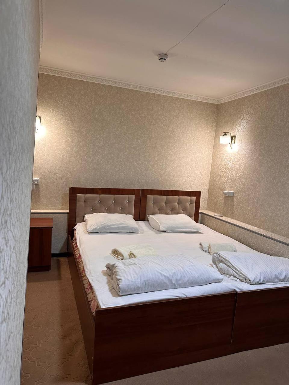Old Inn Hostel Tashkent Bagian luar foto